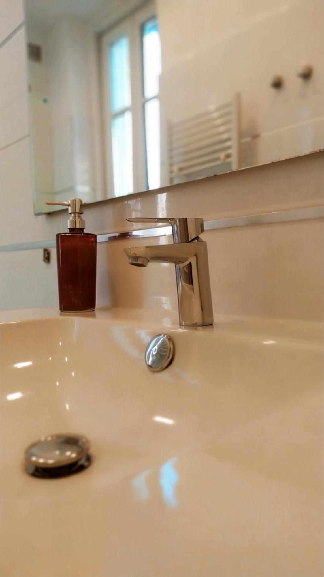 Modern Room With Private Bathroom Trento Rom bilde