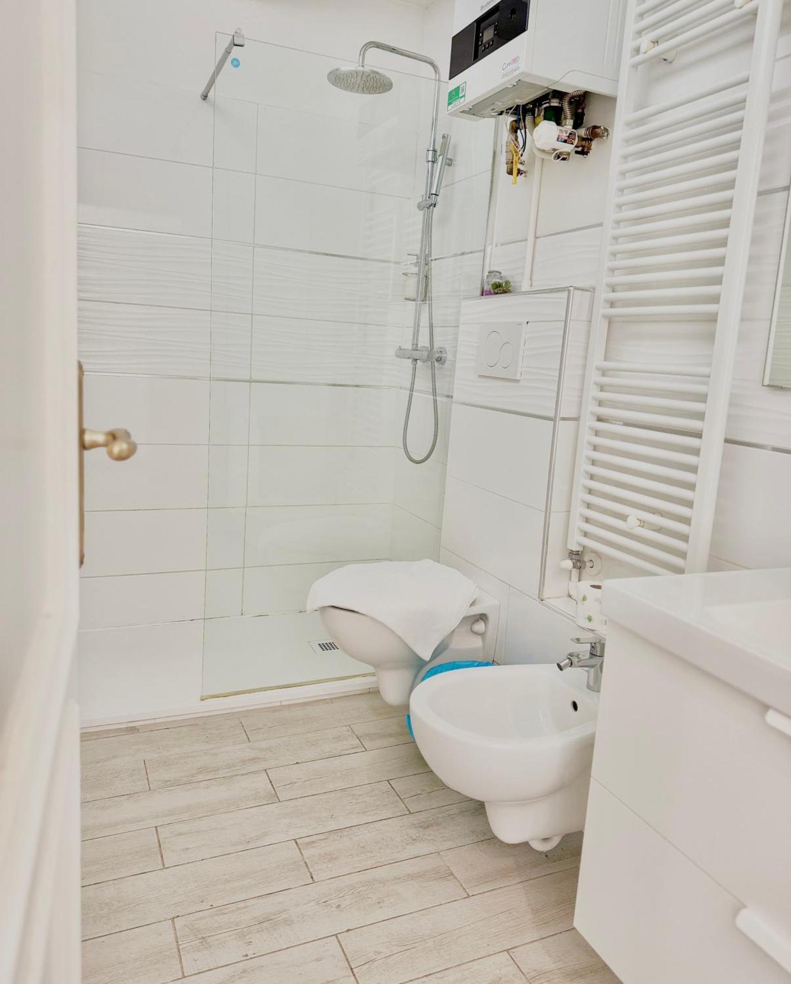 Modern Room With Private Bathroom Trento Eksteriør bilde
